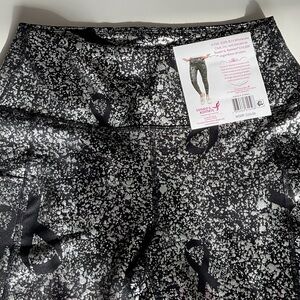 Earth Yoga and Susan G Komen Black and Silver Patterned Exercise Pants. NWT